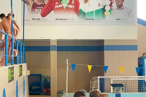 Elkészült a pécsi sportikonok fala az uszodában